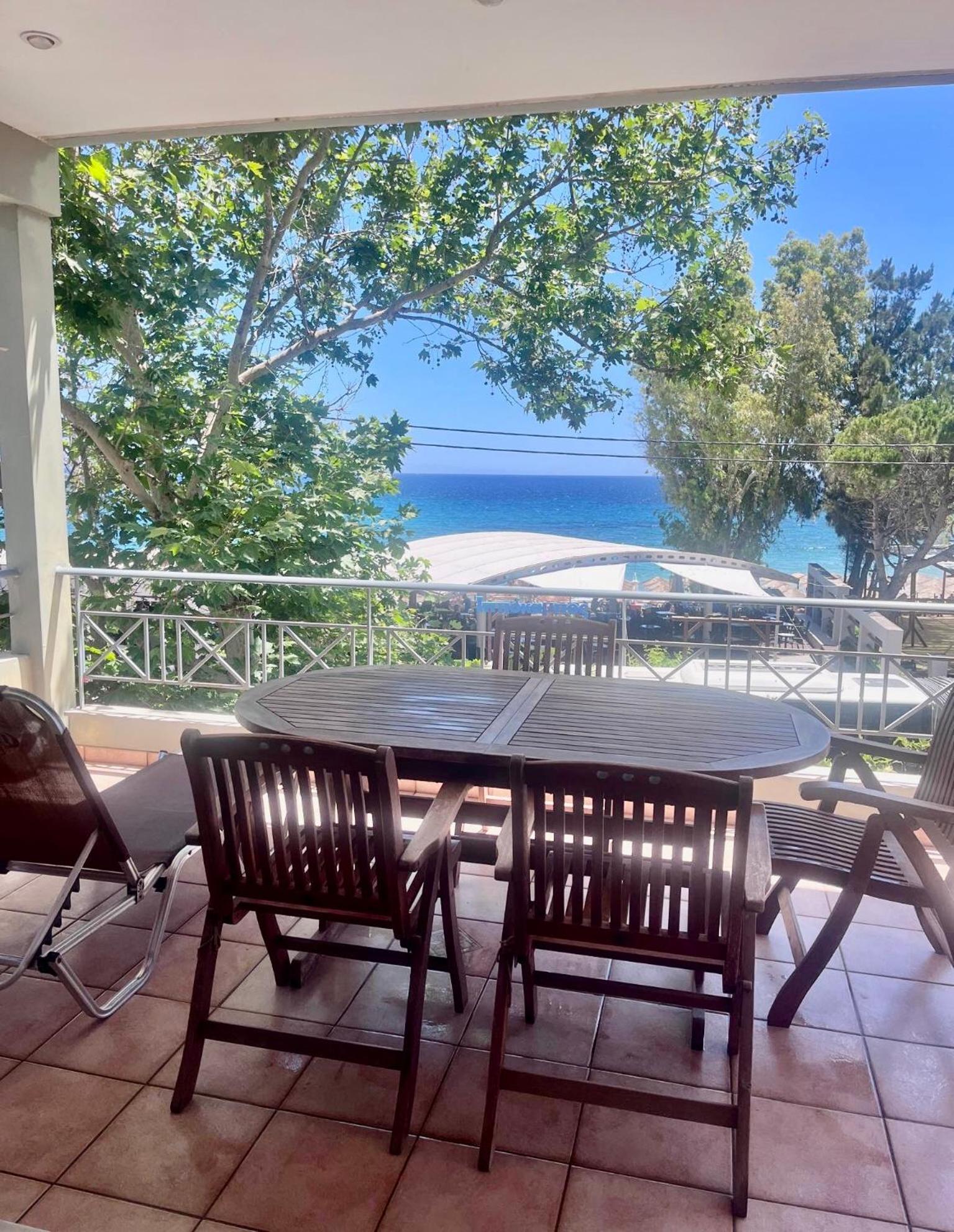 Chloe'S Sunrise Beach House Villa Atena Exterior foto
